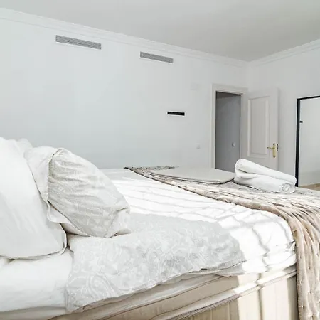Stunning 2 Bedroom Townhouse With Serene Terrace And Charming Mountain Views Dom wakacyjny Marbella