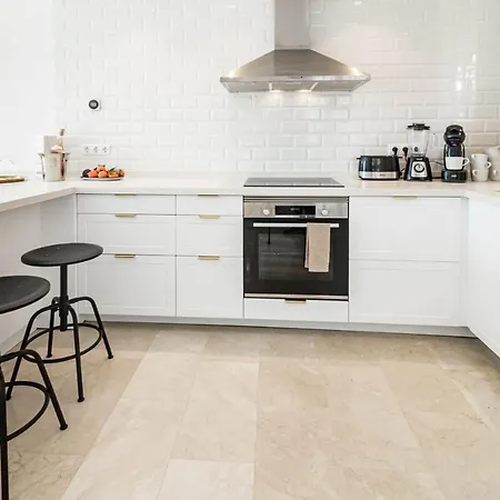 Stunning 2 Bedroom Townhouse With Serene Terrace And Charming Mountain Views * 마르베야