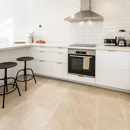 Stunning 2 Bedroom Townhouse With Serene Terrace And Charming Mountain Views * 마르베야