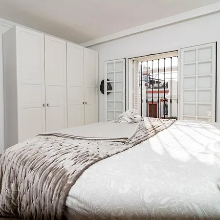 Stunning 2 Bedroom Townhouse With Serene Terrace And Charming Mountain Views * マルベーリャ