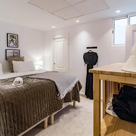 펜션 Stunning 2 Bedroom Townhouse With Serene Terrace And Charming Mountain Views 마르베야