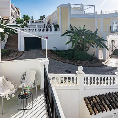Stunning 2 Bedroom Townhouse With Serene Terrace And Charming Mountain Views Σπίτι διακοπών Μαρμπέλλα