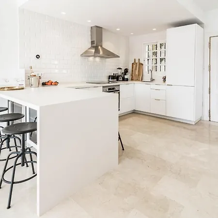 Stunning 2 Bedroom Townhouse With Serene Terrace And Charming Mountain Views Σπίτι διακοπών Μαρμπέλλα